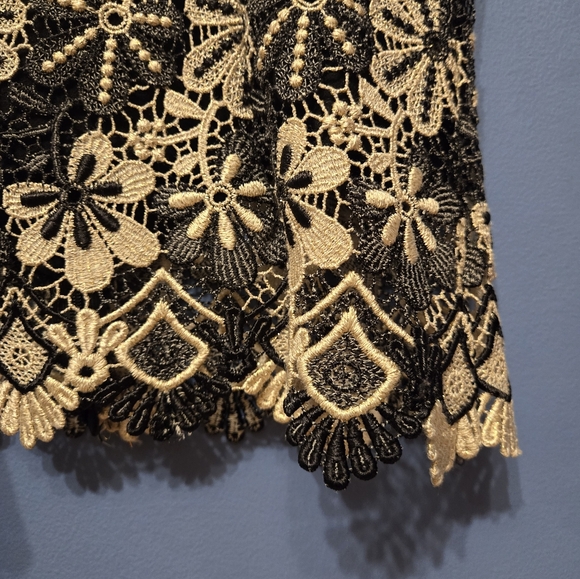 Lace Gold/Black Top - Picture 5 of 5